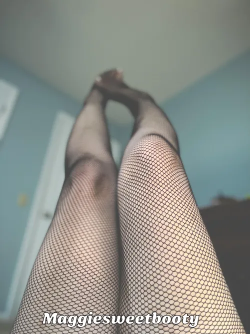 Thumbnail Fishnet Fanatic: maggiesweetbooty's New Pantyhose Love