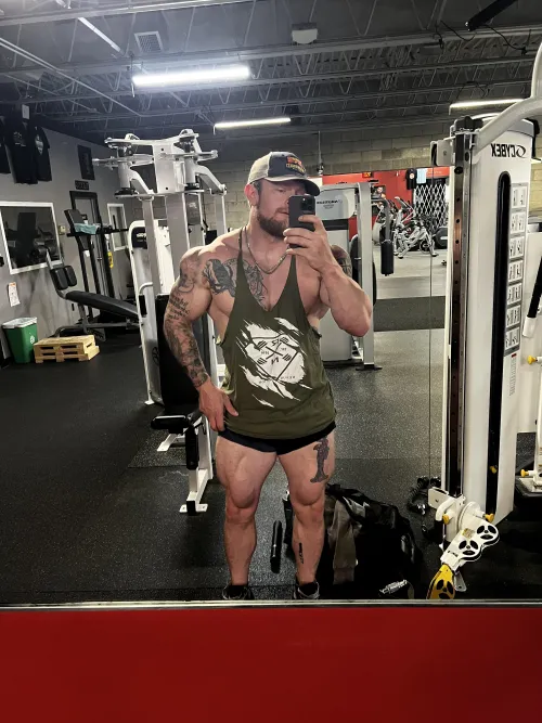 Thumbnail Gym-Goers Reveal Tattoos: Hot Guys Edition