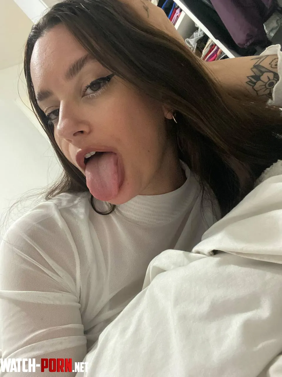 Come have fun with my sexy tongue  by w_queen