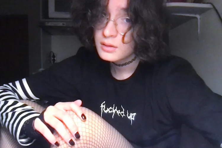 Thumbnail Gothic Elegance: Goth femboy reporting in by bacchvs_twink in the femboy Realm