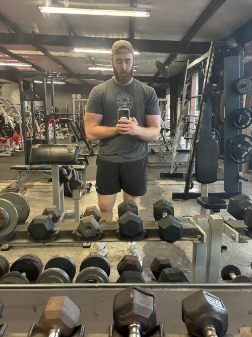 Thumbnail Greetings from the Gym: A Snapshot by Patient-Recipe-2981 | gaybrosgonemild