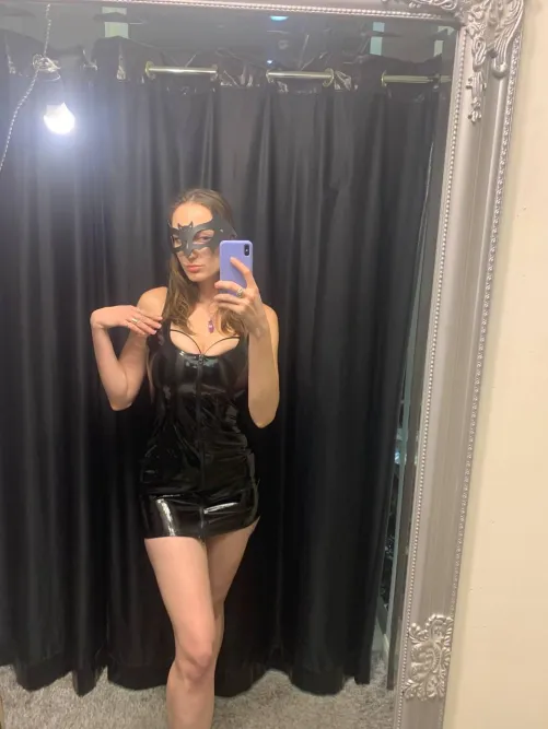 Thumbnail Exploring the Allure of Leather Clothes with xjadiexbaddiex | ShinyPorn