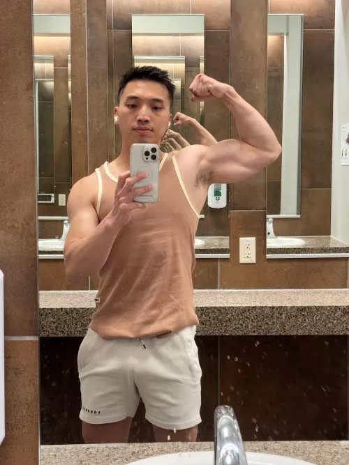 Thumbnail Returning to the Gym: Journey Towards Fitness with anhphanbb