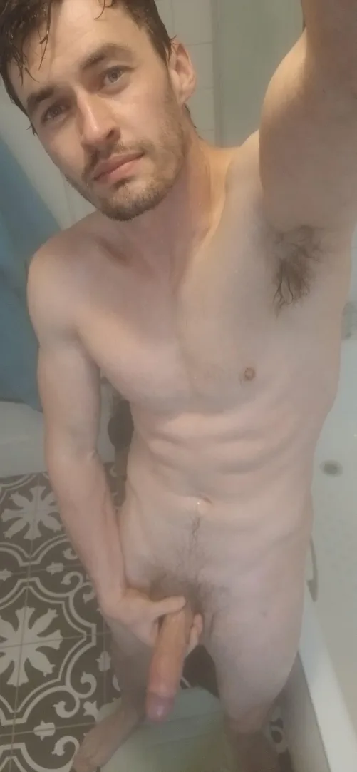 Thumbnail A Postshower Selfie - Exploring Masculine Charms