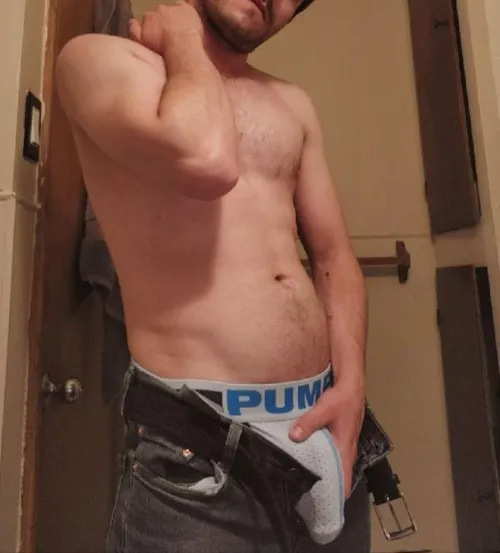 Thumbnail Discovering OllieO_99's New Jock: A Bulging Matter