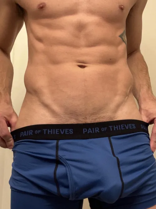 Thumbnail Needy After the Gym: Can You Help? Story by feelnitat40 | Category: Bulges