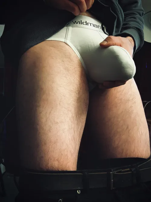 Thumbnail Bulge Teasing: Jonsi86's Sensual Provocations in Bulges