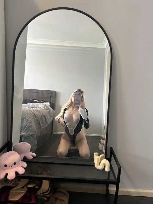 Thumbnail Hot Blonde in Mirror Look Out: Sensual MirrorSelfie by blondiebabexx