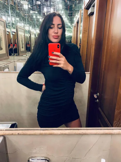 Thumbnail brendablanche Steps Out in Style with a Tight Dress