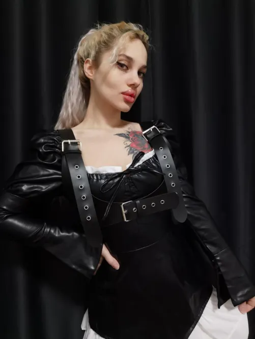 Thumbnail A Walk in Leather - Author: WhiteBunnyGrl | LadiesInLeather Category