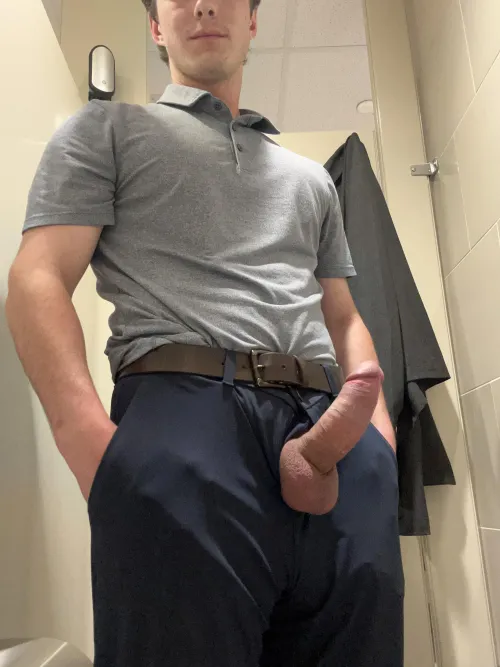 Thumbnail Exploring Fun in the Workplace with allanslette | GaybrosGoneWild