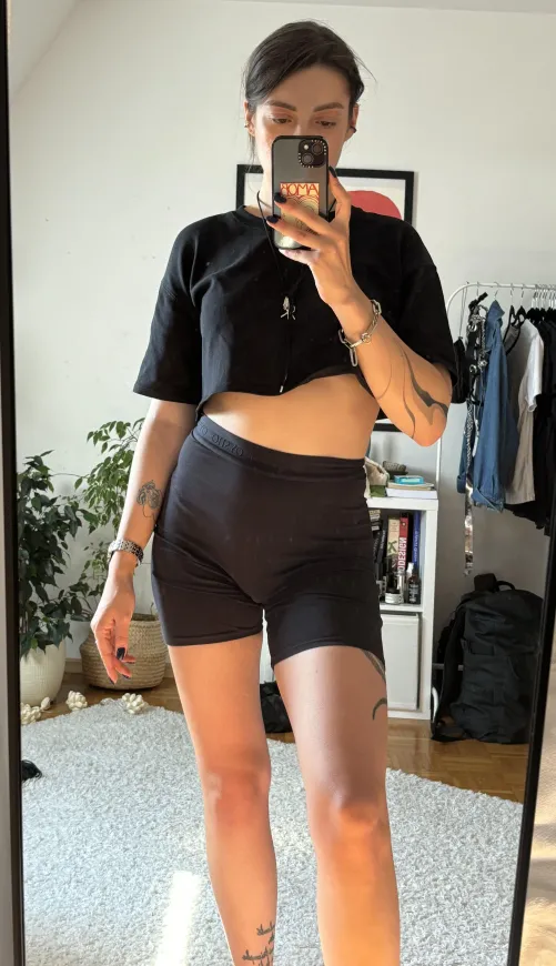 Thumbnail Fashion Alert: Stunning in a Crop Top by goldennluminous