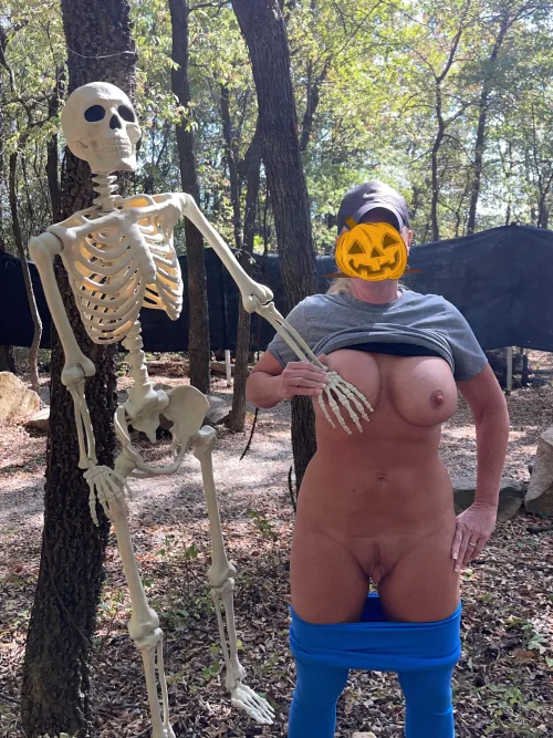 Thumbnail Out for a hike and even dead guys take my clothes off Happy Monday people by ran327