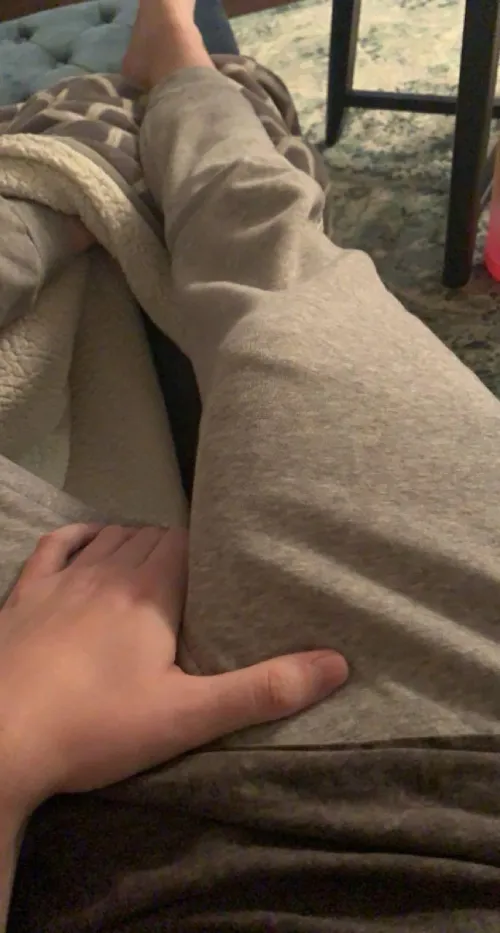 Thumbnail Grey Sweatpants Season Bulging: Style and Comfort