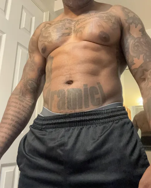 Thumbnail Discover Tattoos and Muscle Appreciation in Raygrayg123's Piece