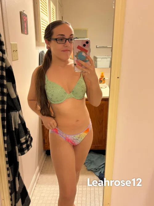 Thumbnail 48 Petite Smash or Pass with leahrose_12 | BarelyLegalTeens