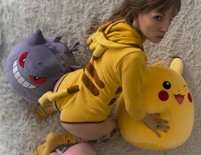 Thumbnail JXKjessica's Pikachu Cosplay - A Pokéfan's Dream Come True