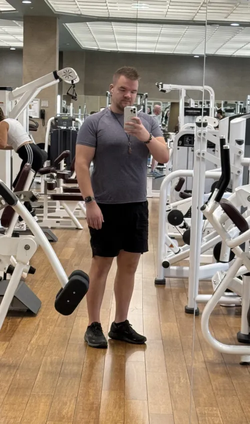 Thumbnail Mirror Pics at the Gym: Photo_Nomad's Journey