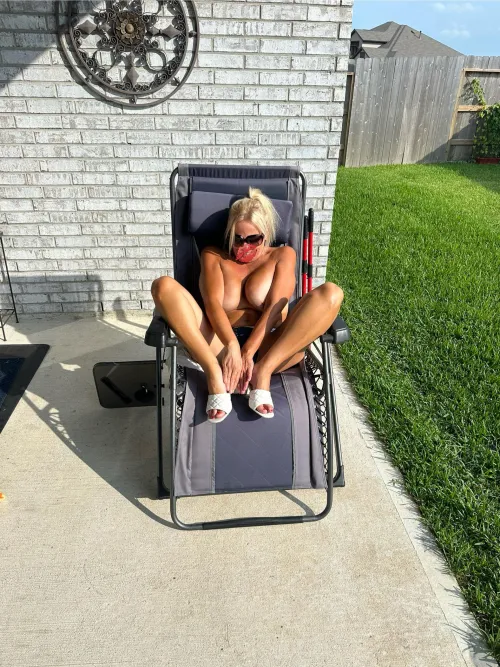 Thumbnail LadyinShades: Sunny Day Beauty - Enjoy the Patio with a Focus on Legs