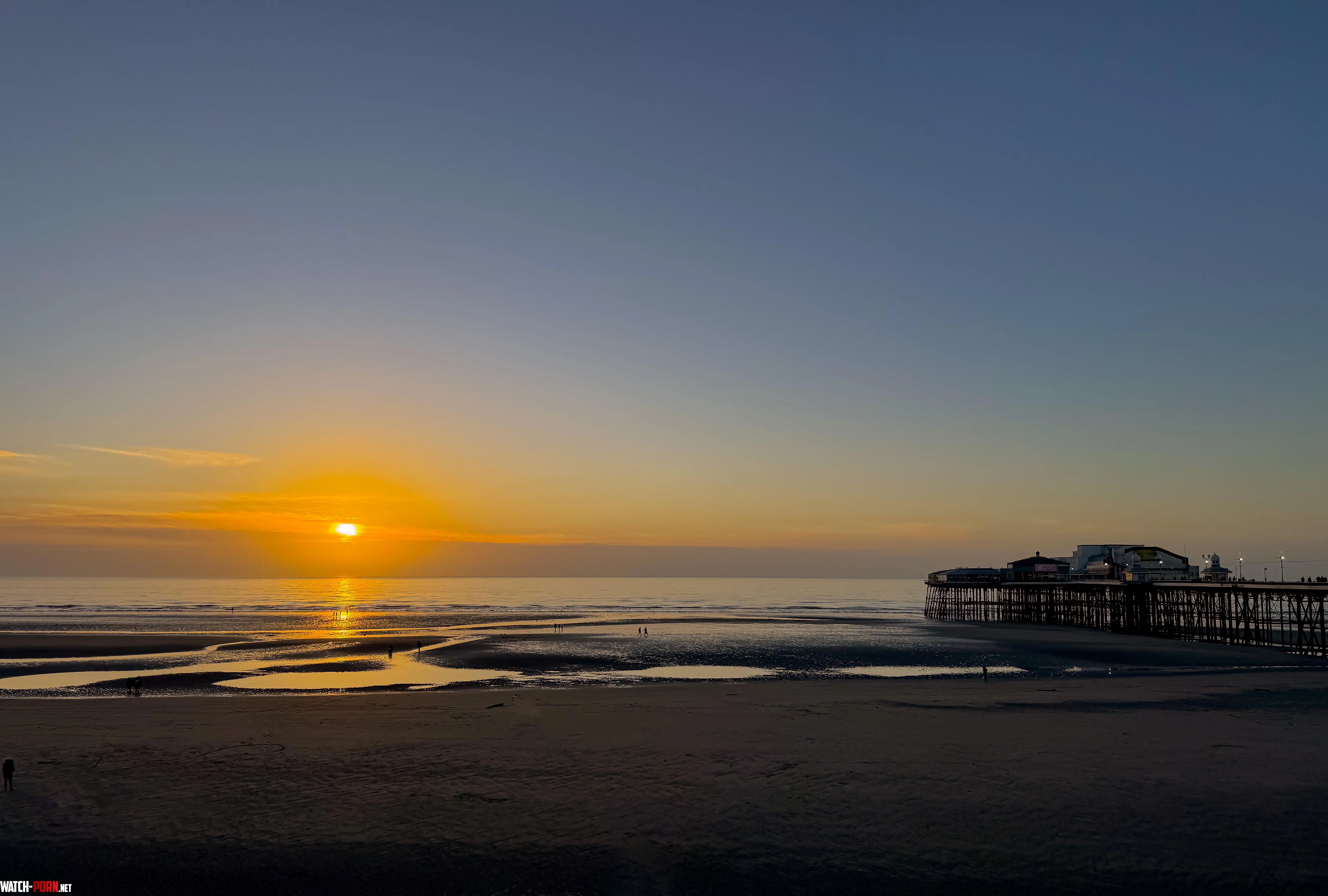 Sunset at Blackpool  by Mmmmfood69