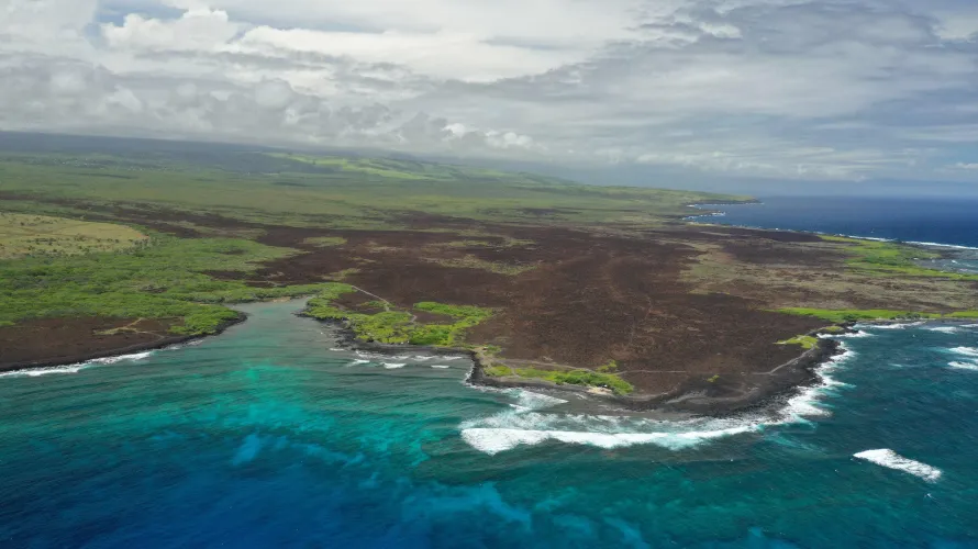 Thumbnail Coastal Serenity: Discovering Lava Rock Beauty in Hawaii