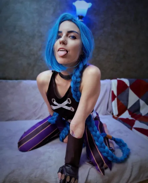 Thumbnail Unveiling the Secrets of Cosplayer DepravedPuss as Jinx Arcane