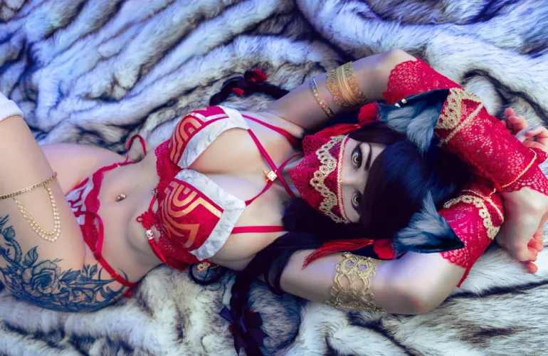 Thumbnail Cosplay Charm: Transforming into Ahri with LienSueCosplay