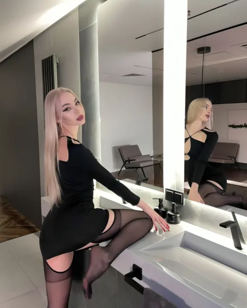 Thumbnail thiccthaigirl Shines in a 'Black Tight Dress for a Classy Evening'