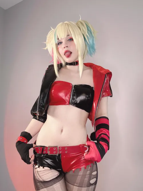 Thumbnail Harley Quinn's Isekai Fantasy: Emfoxpng's Cosplay Creations