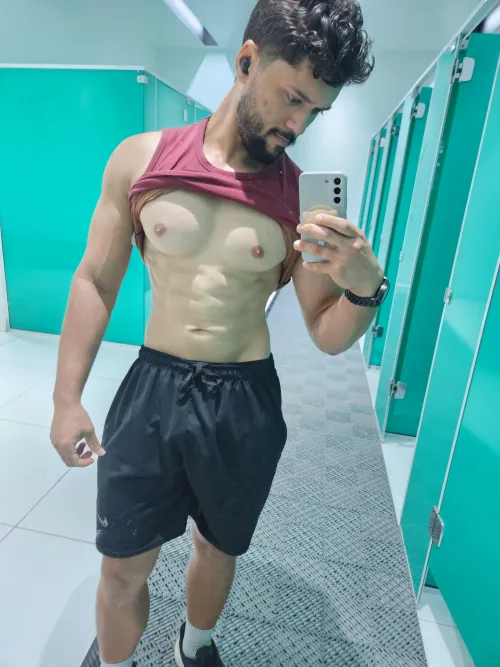 Thumbnail Focus on Chest Day: Fitness Tips by vitorcasf in gaybrosgonemild