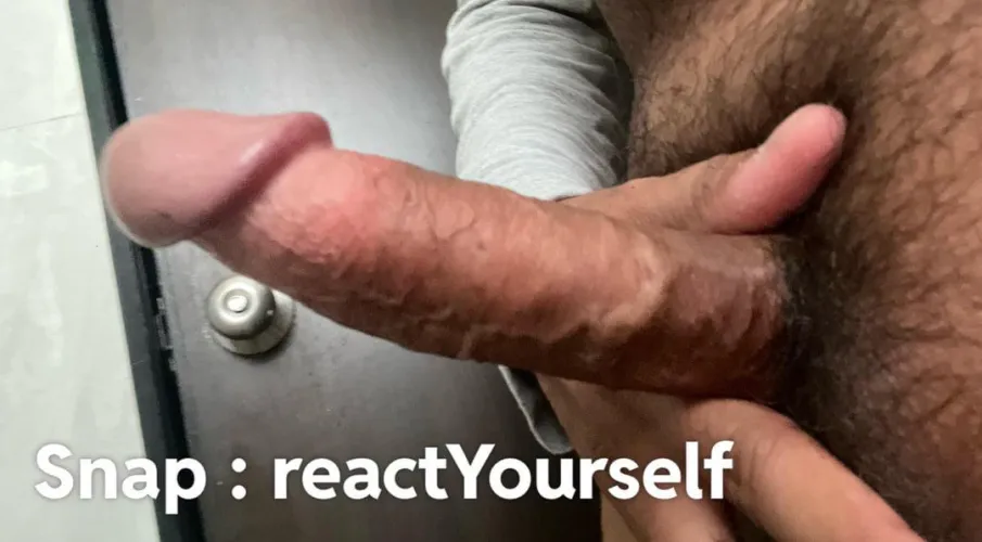 Thumbnail Looking for Bottom Here by ReactYourself | boysgonewild