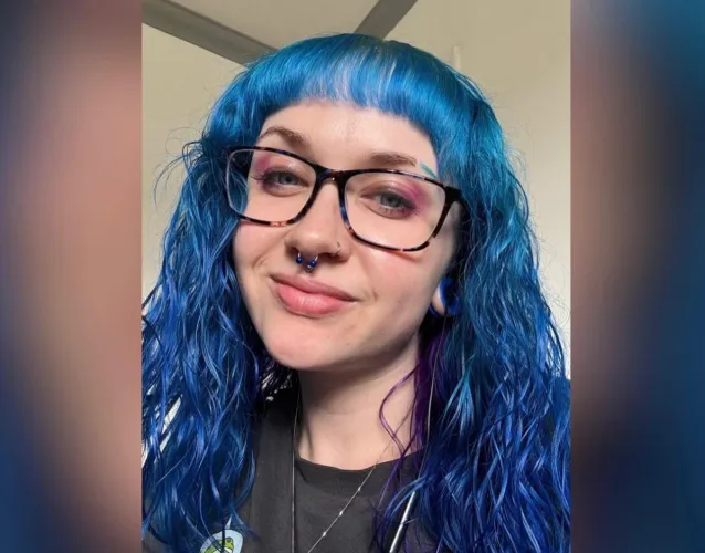 Thumbnail AndieHart98's Glam Moment: Occasional Face Selfie in NeonHair