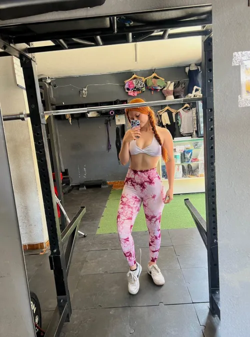 Thumbnail SweetJessicaa: Exploring the Tight Fit of YogaPants