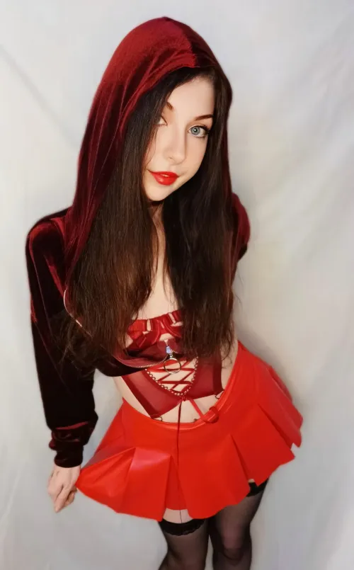 Thumbnail starlitsirenx Presents a Sensual Twist on Lil Red Riding Hood Costumes