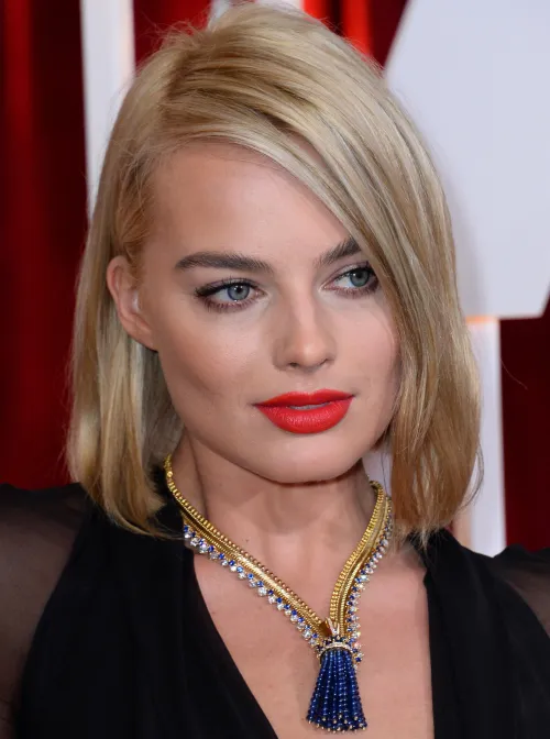 Thumbnail Margot Robbie: Appreciating Pretty Girls | Long_oil_