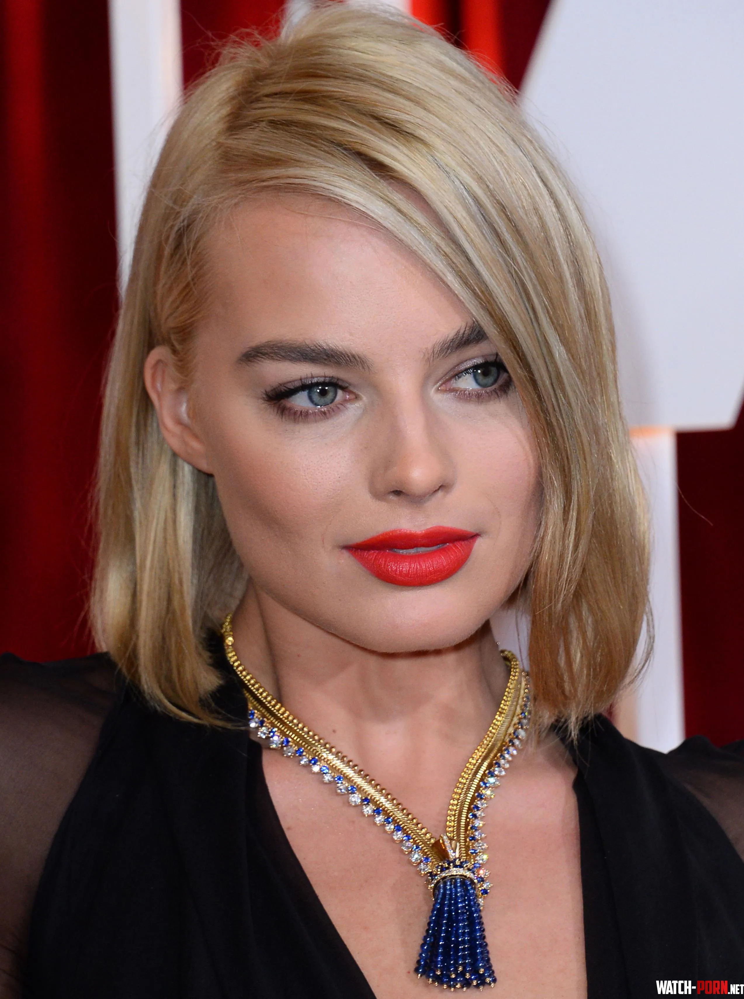 Margot Robbie by Long_oil_