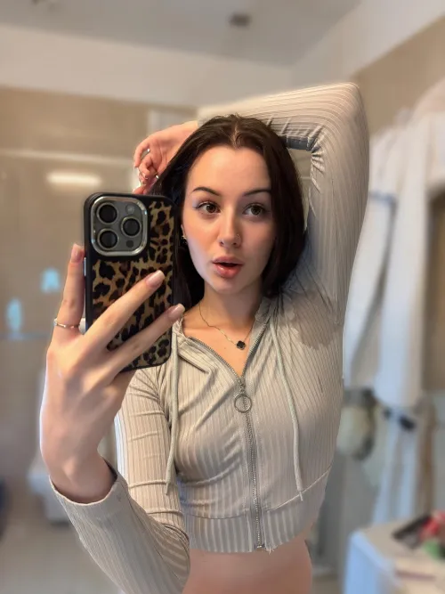 Thumbnail Selfies in the Mirror with Wet Armpits: MirrorSelfie Tips from Foxy_Woman