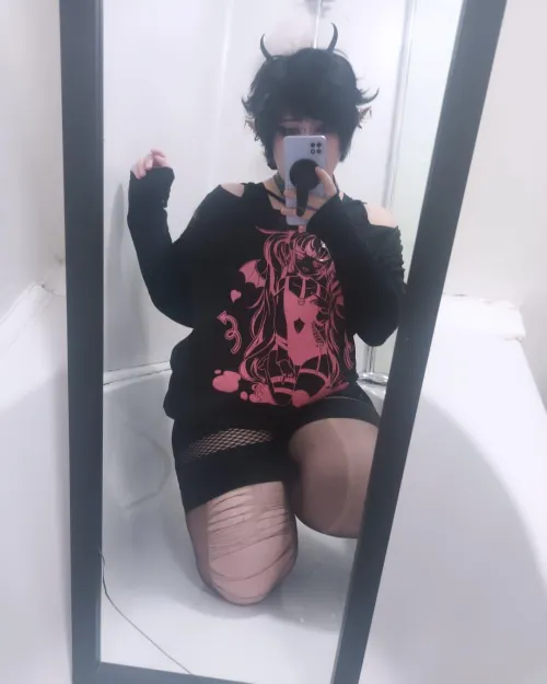 Thumbnail Bathtub_Boi_ Transforming into a Demon for Halloween - A Femboy's Tale