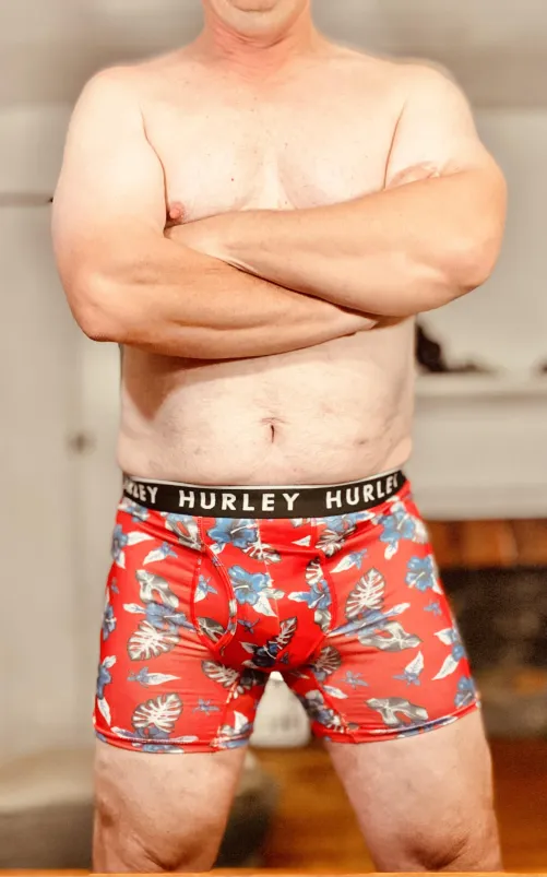 Thumbnail BTB1510 Embraces Wednesday Fashion with 'Floral Print Boxer Shorts'