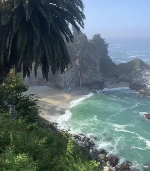 Thumbnail Experience the Stunning Big Sur Beach in California