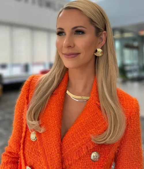 Thumbnail Laura Rutledge: Radiating Elegance and Grace