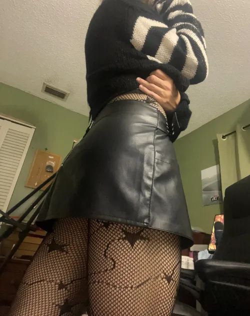 Thumbnail Spooky Revelations: nnyL_407 Shares Halloween Vibes in femboy