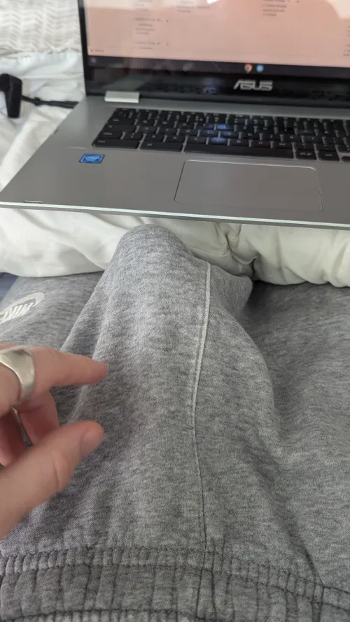 Thumbnail Bulging Insights: Working from Bed Today with eyestouch