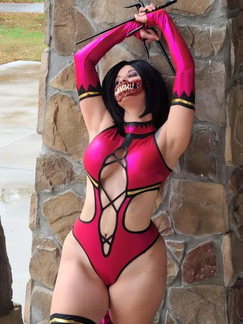 Thumbnail Mileena Triumph: Ladyalbedo96 Shines in Mortal Kombat Cosplay