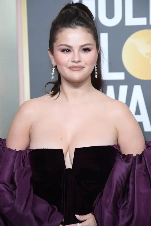 Thumbnail glance at Selena Gomez's Beauty on gentlemanboners