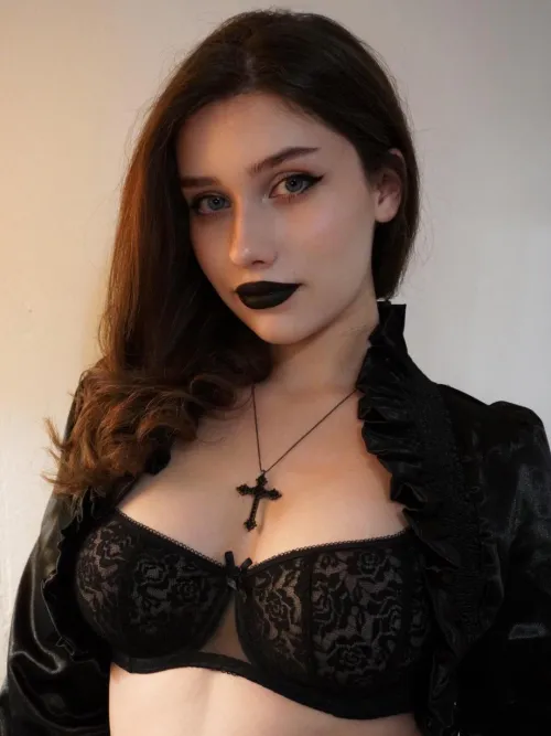 Thumbnail Discovering Cute in the Dark: Sspecialdeath's Goth Girls