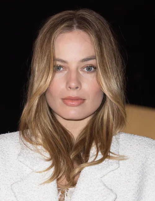 Thumbnail Margot Robbie: A Glimpse of Elegance | Long_oil_ | PrettyGirls