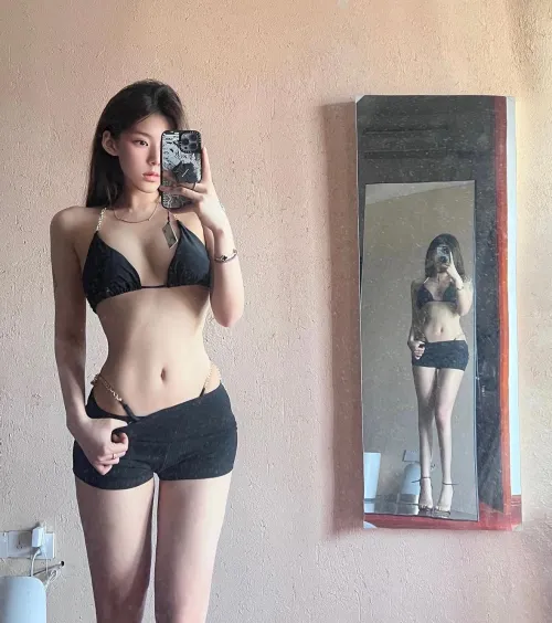 Thumbnail Reflective Beauty: Discovering Real Asians with a Mirror Selfie by General_Leg5293 | realasians Category