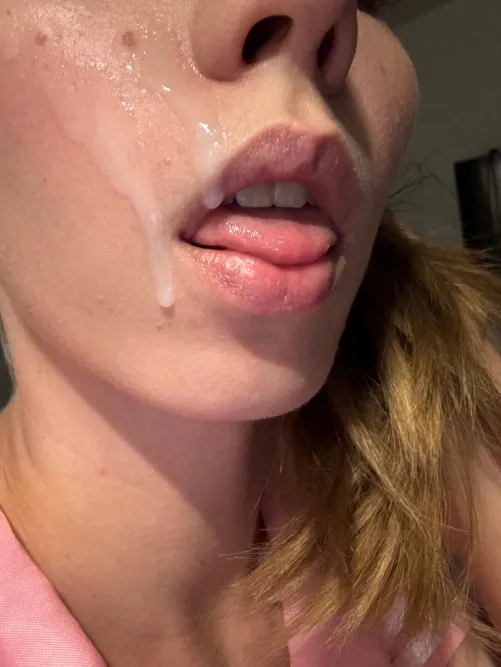 Thumbnail Swallowing Gaze: NannyElaborate's Cumshots Moment