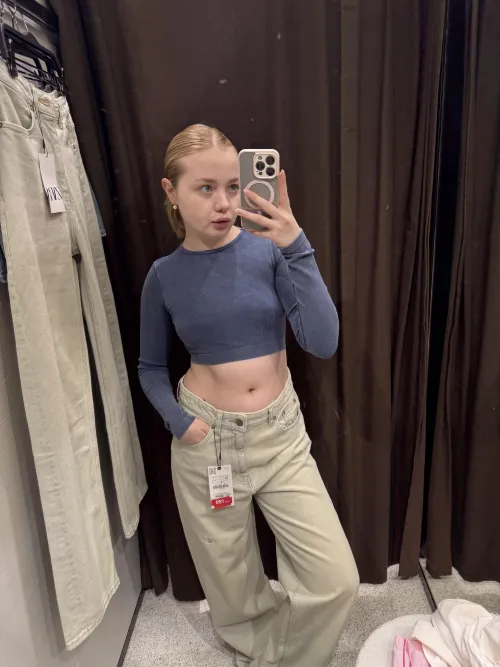 Thumbnail Adoring My Outfit - SweetxCremee's Croptop Style